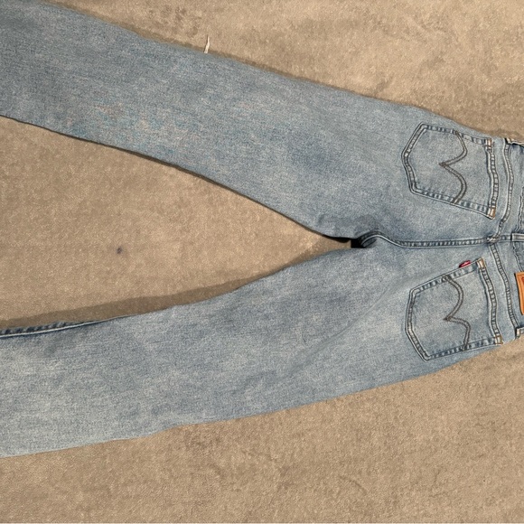 Women's Wedgie Straight-Leg High Rise Cropped Jeans - Picture 4 of 4